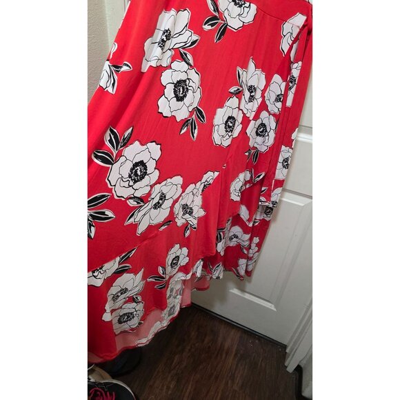 NWT Lane Bryant Red Floral Wrap Dress Short Sleeves & V-Neckline Women's Size 18 - Picture 4 of 8